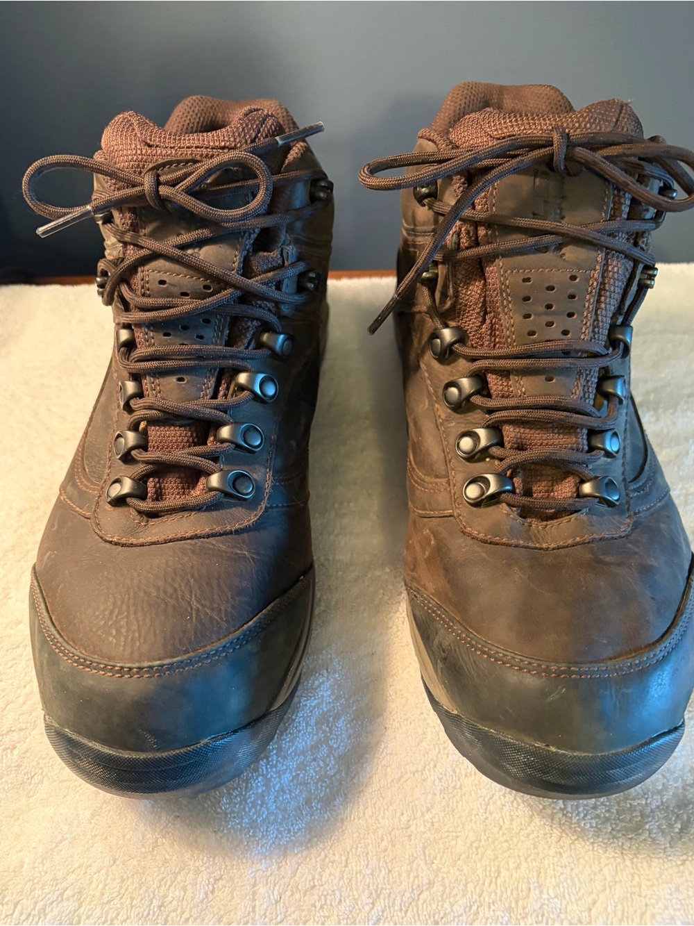 New Balance Men's Brown Leather Lace-Up Trail Boots